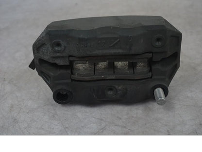 Snett uppifrån på Bromsok från en BMW F 800 R -2018 motorcykel.