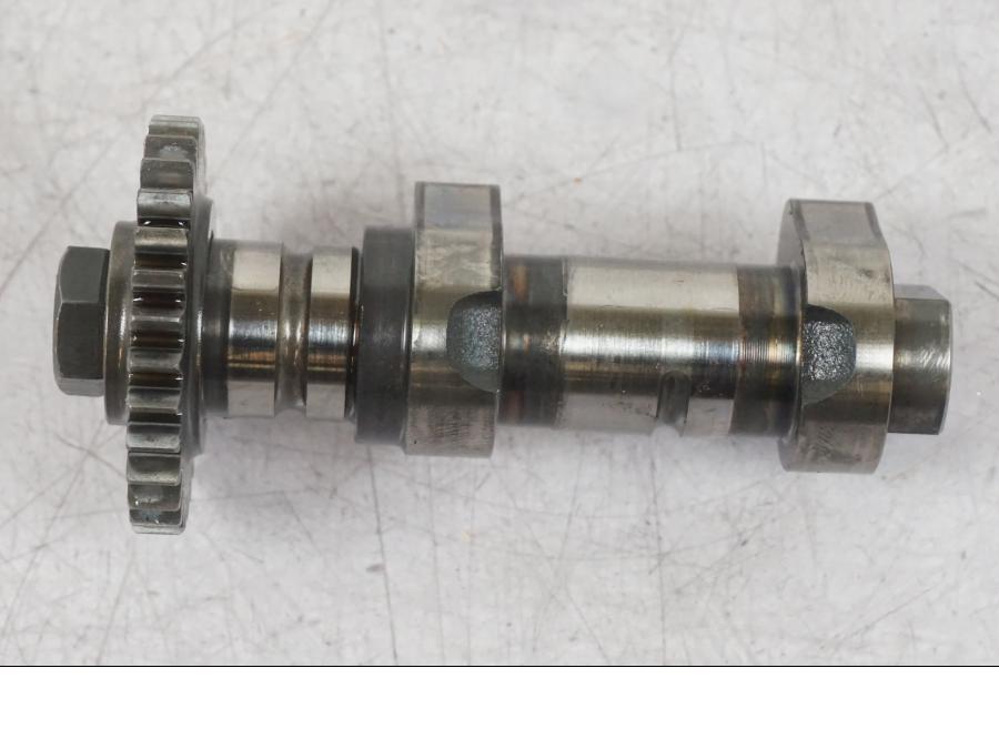 Vänster sida på Kamaxel från en BMW R 1200 GS -2018 motorcykel.