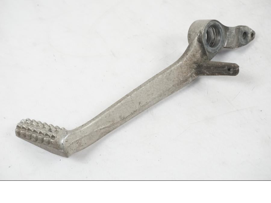 Höger sida på Bromspedal från en Suzuki SV 650 S -2005 motorcykel.