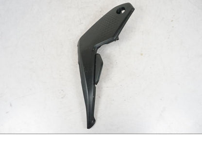 Baksidan på Sidopanel från en Yamaha MT-07 -2023 motorcykel.