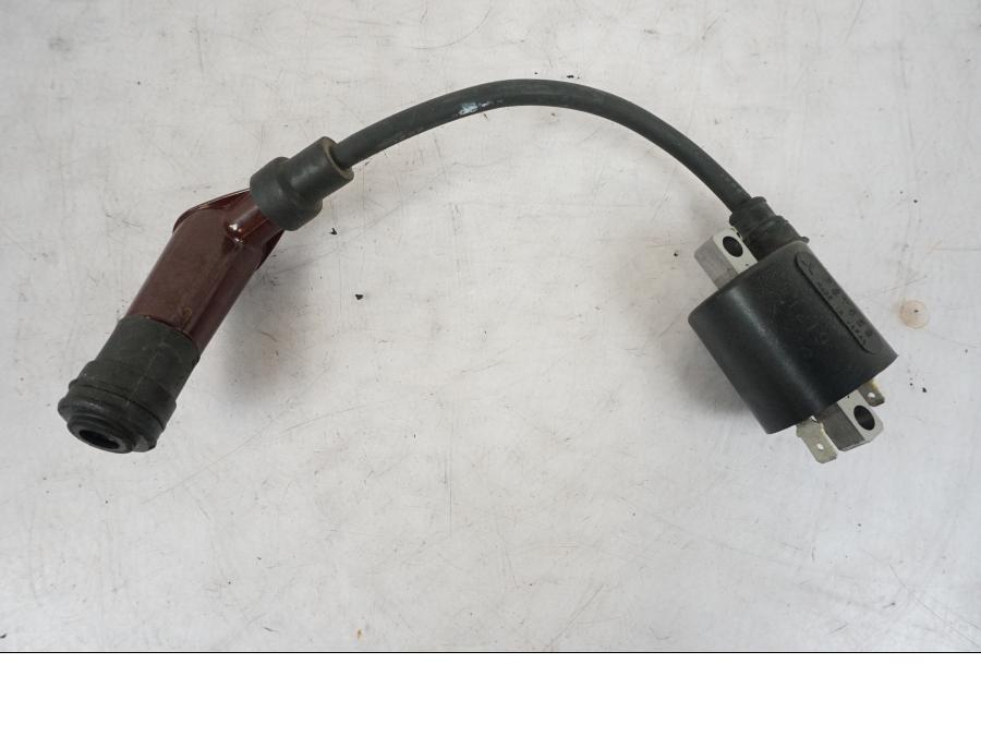 Höger sida på Tändspole från en Triumph Bonneville T120 -2021 motorcykel.