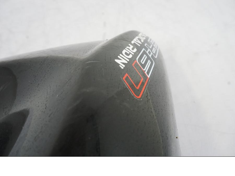 Snett uppifrån på Kylarvinge från en Kawasaki ER-6N -2012 motorcykel.