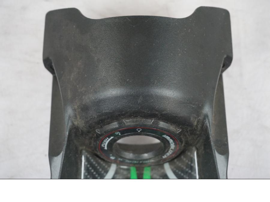 Höger sida på Tändningslåskåpa från en Kawasaki Z 900 -2019 motorcykel.