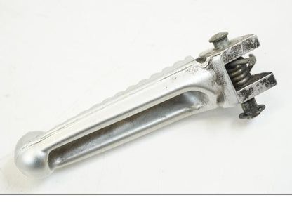 Snett uppifrån på Fotpinne från en Ducati Streetfighter S -2011 motorcykel.