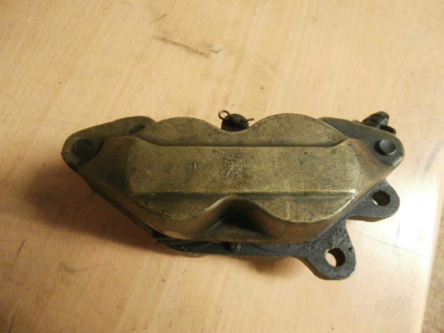 Höger sida på Bromsok från en Ducati Monster 600 -1998 motorcykel.