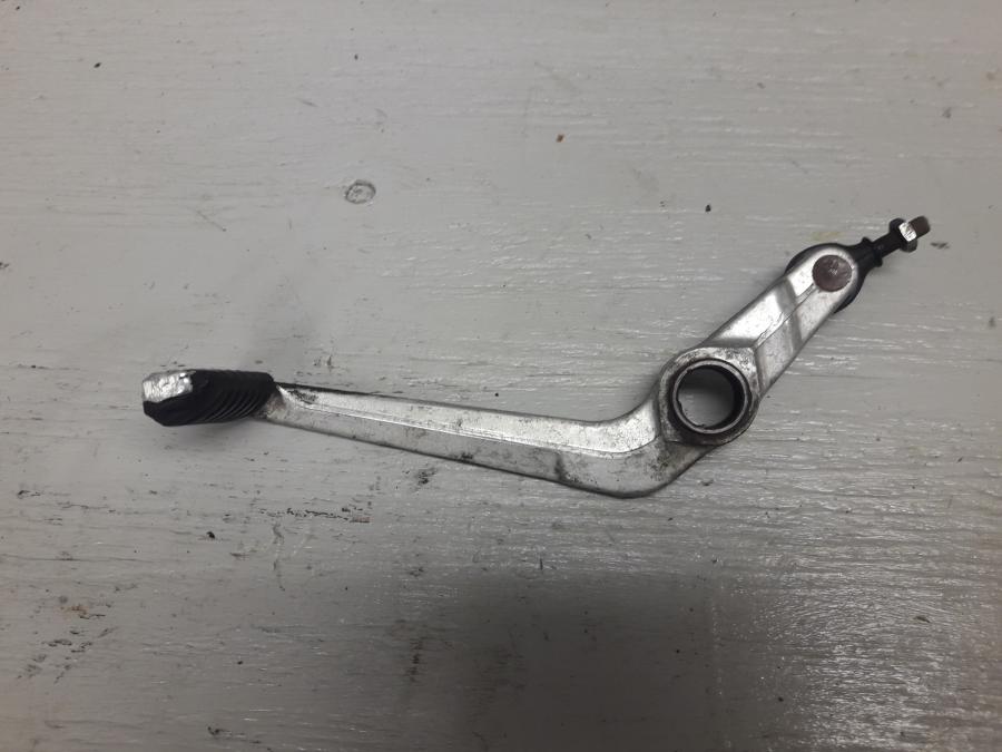 Framsidan på Växelpedal från en Yamaha YZF 1000 R1 -1998 motorcykel.