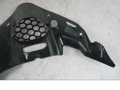 Höger sida på Frontkåpa från en Ducati Multistrada V4 -2024 motorcykel.