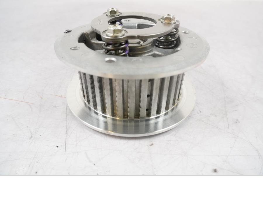 Snett uppifrån på Kopplingskorg från en Ducati Multistrada 1260 -2020 motorcykel.