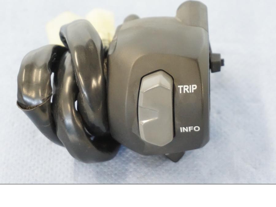 Framsidan på Styrelreglage från en Yamaha X-Max 250 -2016 scooter.