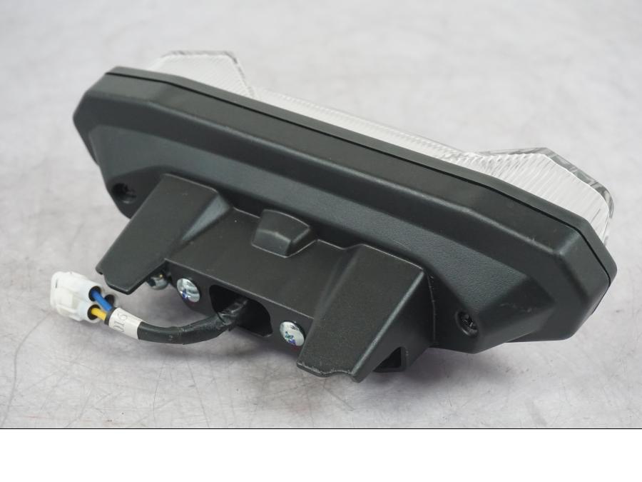 Snett uppifrån på Baklampa från en Yamaha MT-09 -2016 motorcykel.