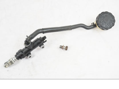 Framsidan på Bromshuvudcylinder från en Kawasaki ZX-6R -2011 motorcykel.