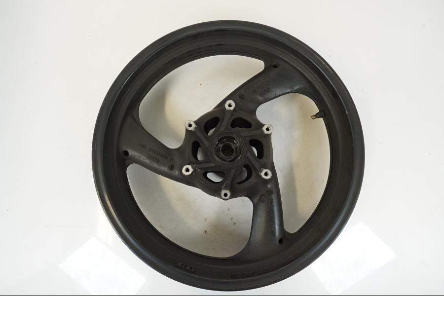 Snett uppifrån på Fälg från en Yamaha XJR 1300 -2002 motorcykel.