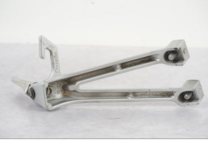 Vänster sida på Fotpinne från en Suzuki GSX-R 750 -2006 motorcykel.