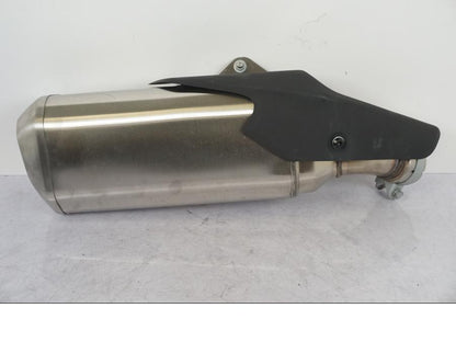 Framsidan på Ljuddämpare från en Kawasaki ZX-4R -2024 motorcykel.