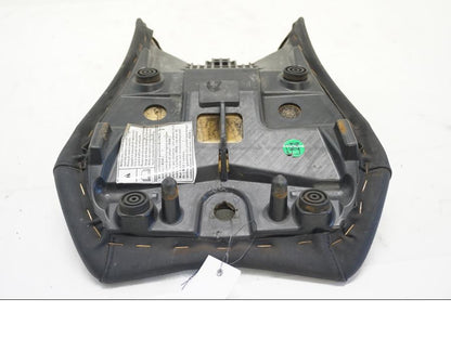 Höger sida på Sadel från en Yamaha YZF-R 125 -2008 motorcykel.