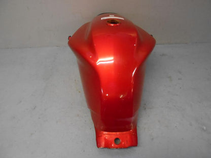 Vänster sida på Bensintank från en Yamaha YS 125 -2017 motorcykel.