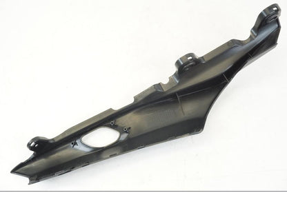 Snett uppifrån på Bakvinge från en Yamaha MT-09 -2021 motorcykel.