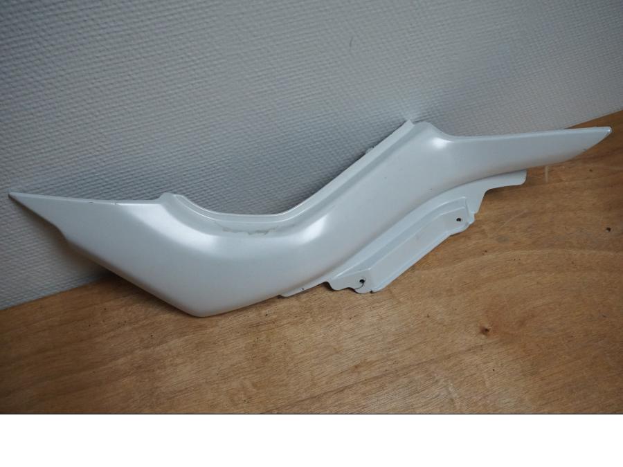 Framsidan på Sidopanel från en Suzuki M 1800 -2007 motorcykel.