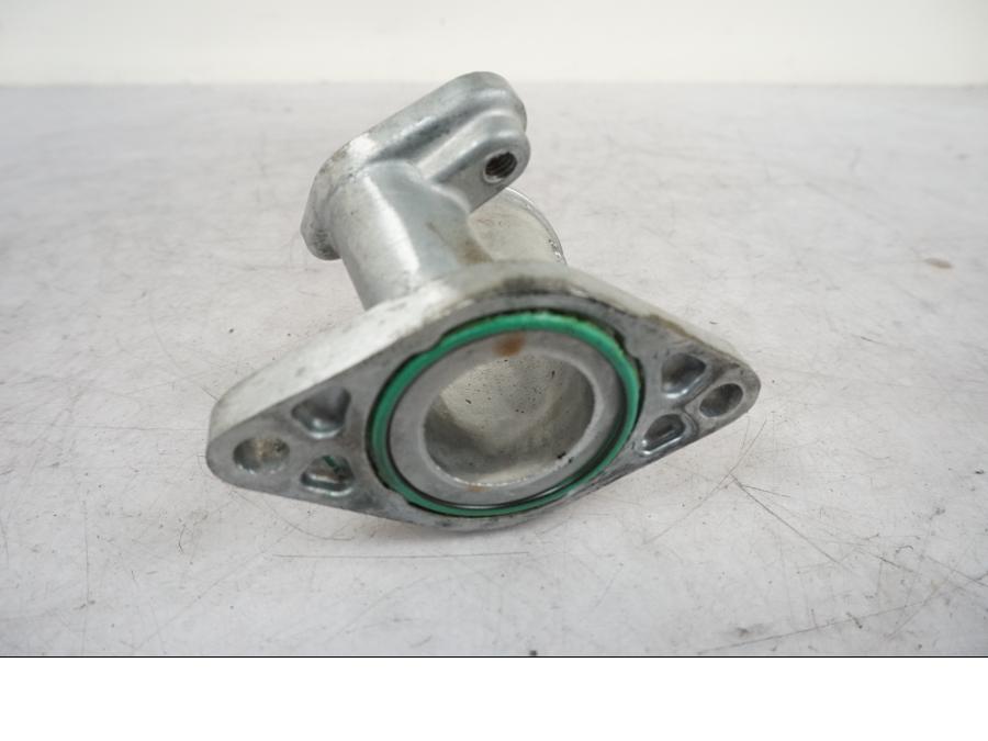 Vänster sida på Insug från en Yamaha MT 125 -2017 motorcykel.