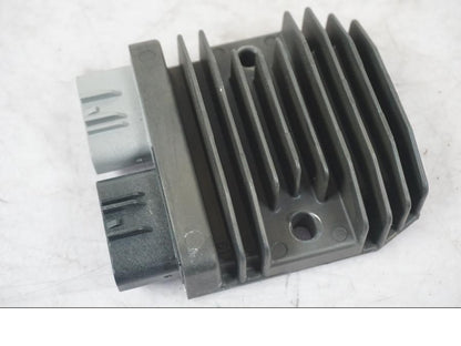 Framsidan på Likriktare från en KTM 1290 Super Adventure S -2022 motorcykel.