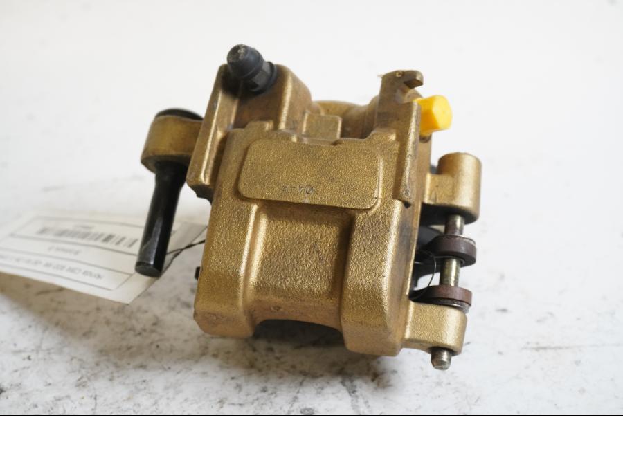 Baksidan på Bromsok från en Honda CBR 900 RR -2000 motorcykel.