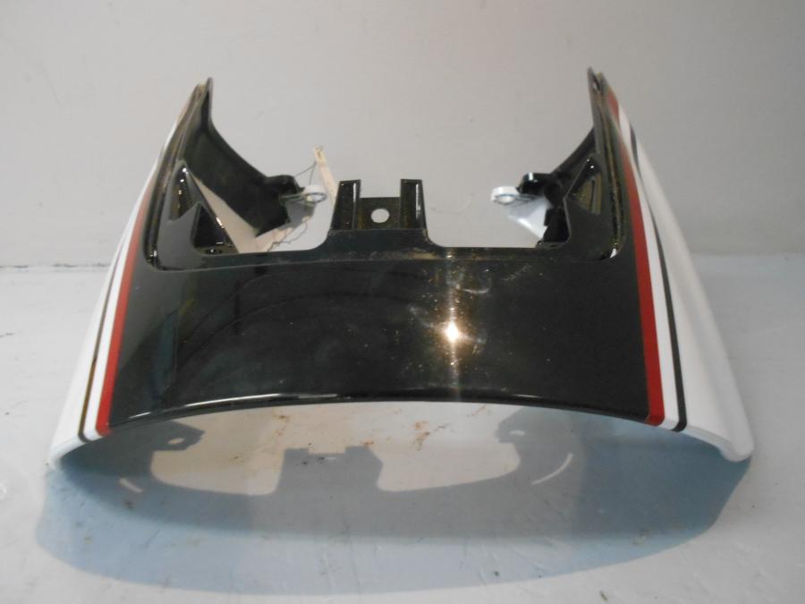 Vänster sida på Strålkastarkåpa från en Suzuki M 1800 -2006 motorcykel.