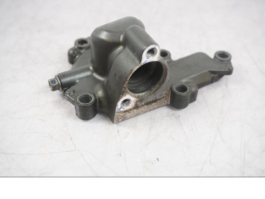 Höger sida på Vattenpump från en KTM 125 Duke -2017 motorcykel.