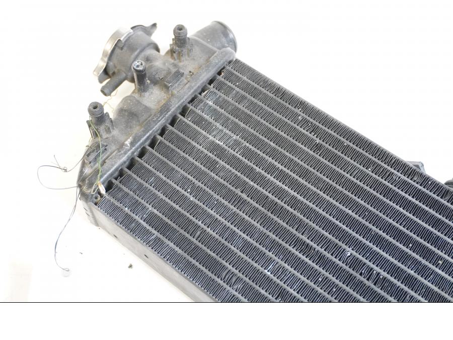 Höger sida på Vattenkyl från en BMW K 1200 LT -2004 motorcykel.