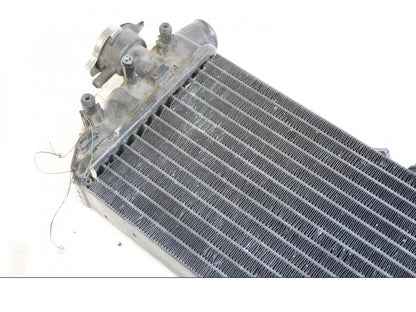 Höger sida på Vattenkyl från en BMW K 1200 LT -2004 motorcykel.