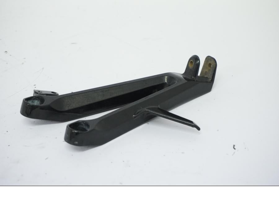 Höger sida på Fotpinnefäste från en Honda CBR 1000 RR -2006 motorcykel.