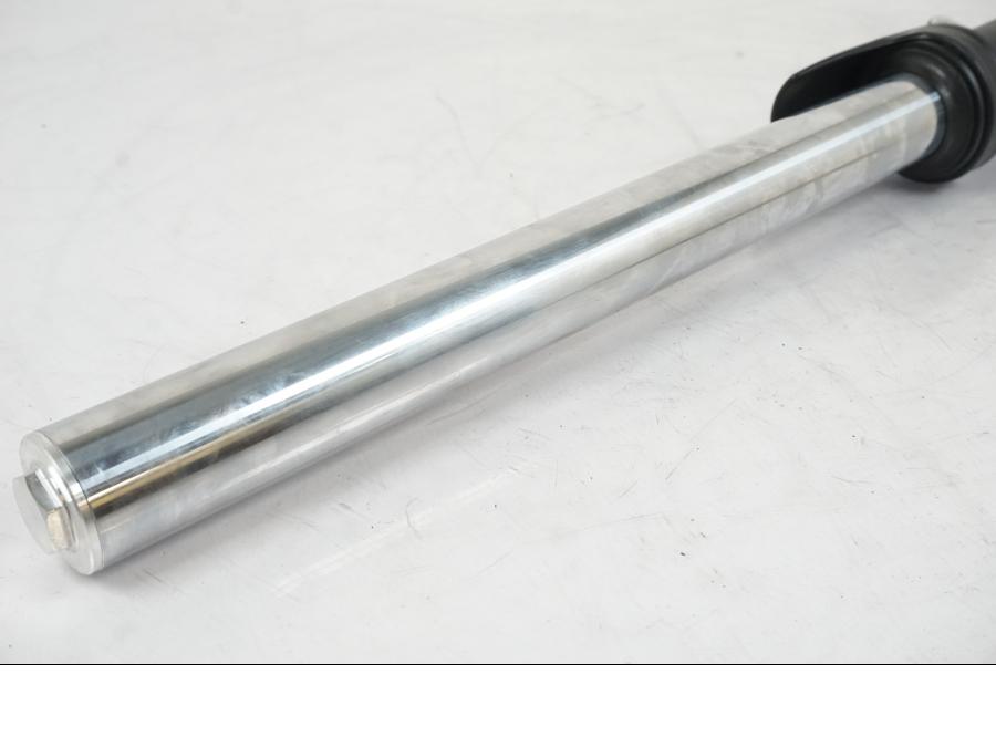 Vänster sida på Gaffelben från en Yamaha MT-07 -2019 motorcykel.