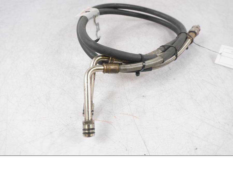 Framsidan på Oljekylrör från en Ducati Multistrada 1260 -2020 motorcykel.