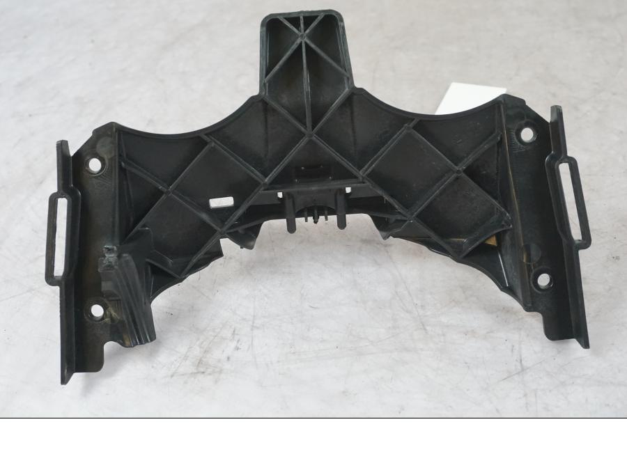 Vänster sida på Sadelfäste från en BMW F 800 R -2018 motorcykel.