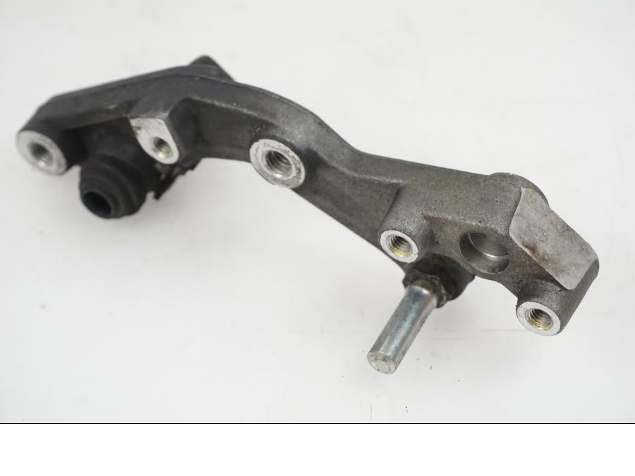 Snett uppifrån på Bromsoksfäste från en Honda CB 500 X -2015 motorcykel.