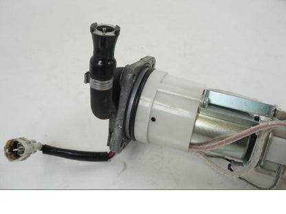 Höger sida på Bensinpump förgasare från en KTM 990 SM -2009 motorcykel.