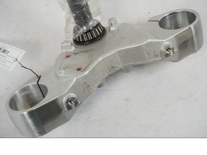 Baksidan på Gaffelkrona från en Suzuki VZR 1800 -2009 motorcykel.