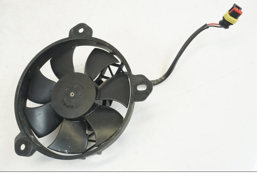 Framsidan på Vattenkylfläkt från en Ducati Hyperstrada -2013 motorcykel.