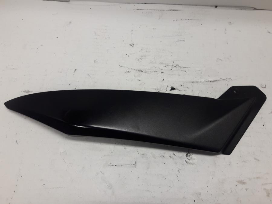 Framsidan på Bensintankskåpa från en Yamaha YZF 1000 R1 -2003 motorcykel.