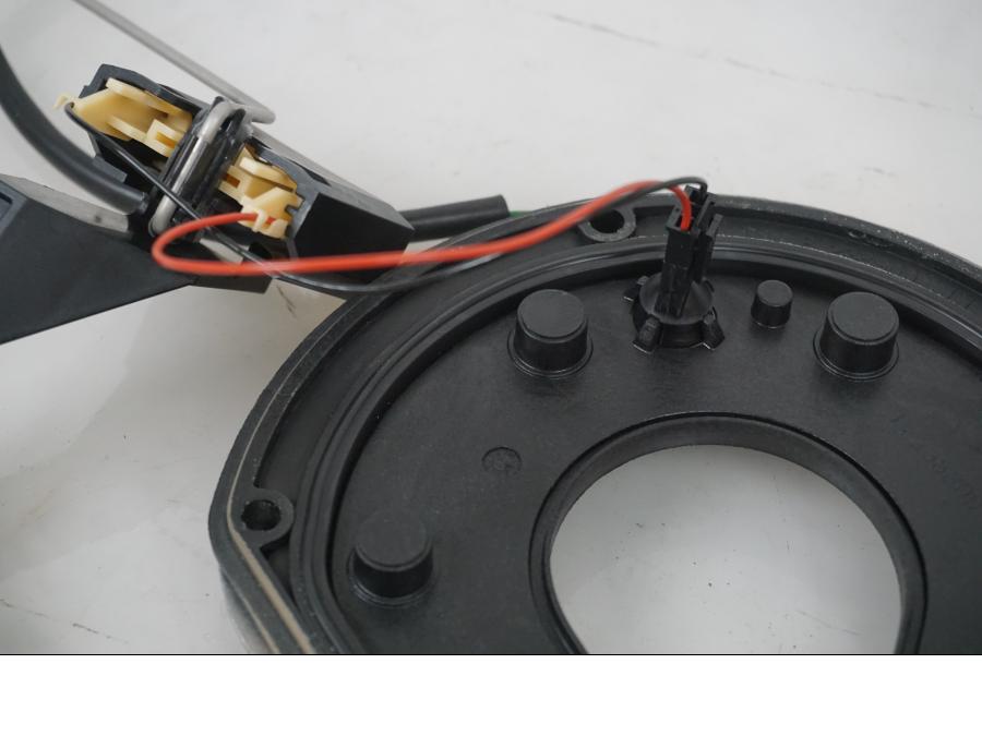 Höger sida på Bensinnivågivare från en H-D Adventure Pan America Special RA1250S -2021 motorcykel.