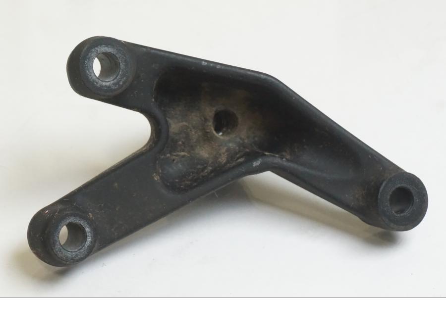 Vänster sida på Motorfäste från en KTM 1190 Adventure -2015 motorcykel.