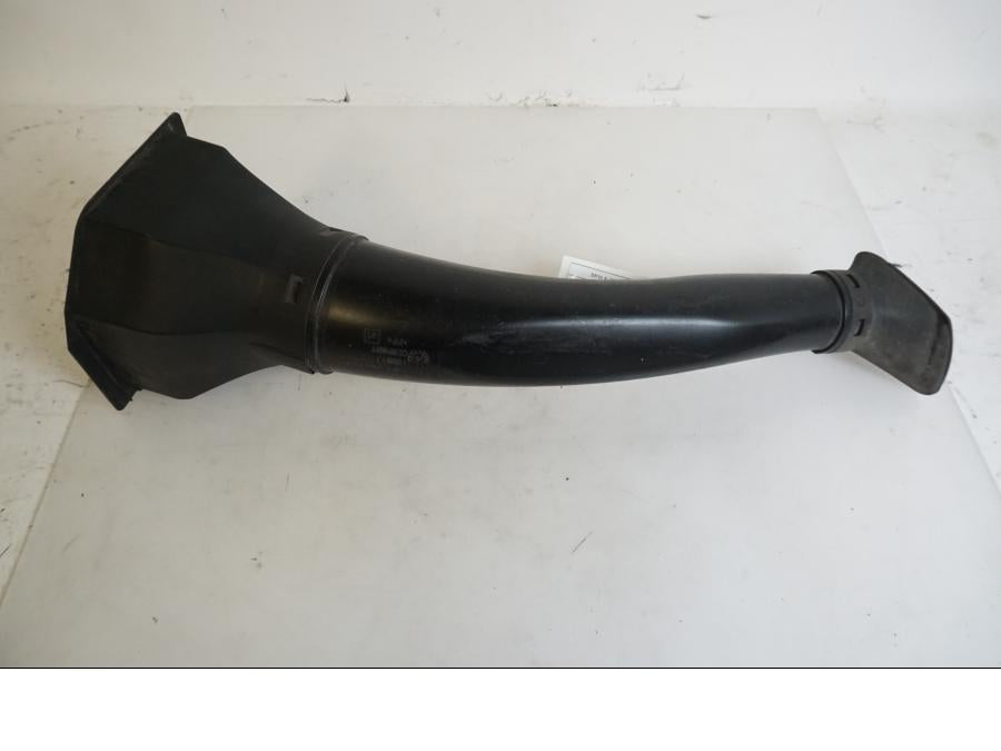 Framsidan på Luftburksnorkel från en BMW K 1200 S -2007 motorcykel.