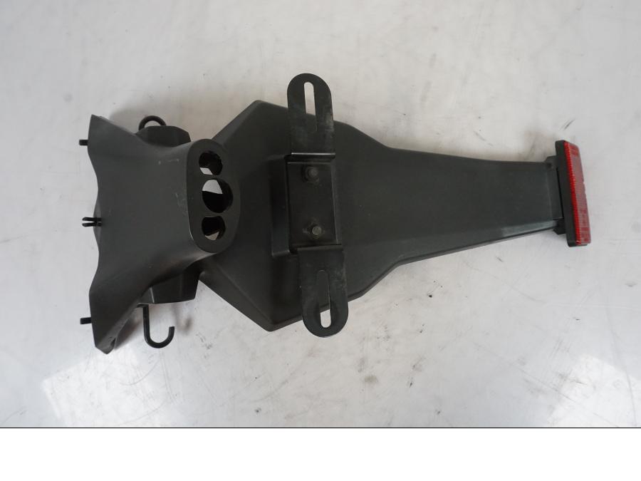 Snett uppifrån på Skylthållare från en Kawasaki ER-6F -2010 motorcykel.