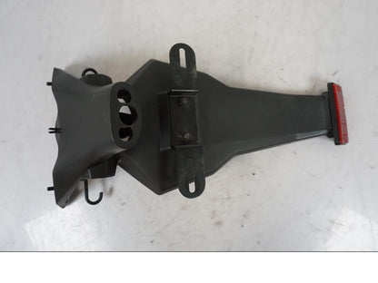 Snett uppifrån på Skylthållare från en Kawasaki ER-6F -2010 motorcykel.