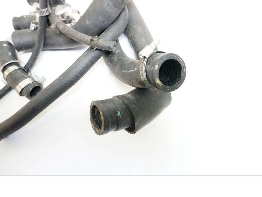 Höger sida på Vattenkyl Slang Set från en Honda VFR 800 -2005 motorcykel.