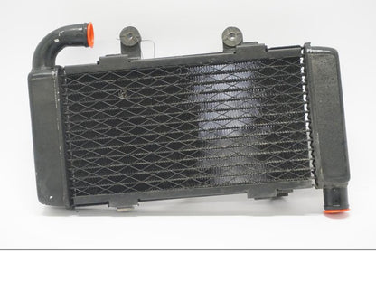 Framsidan på Vattenkyl från en Honda VTR 1000 F -2005 motorcykel.