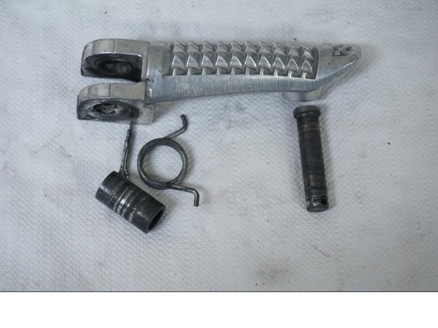 Framsidan på Fotpinne från en Suzuki GSX-R 750 -2001 motorcykel.