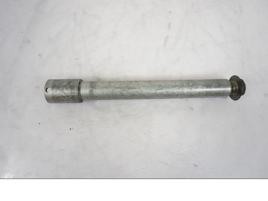 Baksidan på Axel från en Honda CBR 900 RR -2003 motorcykel.