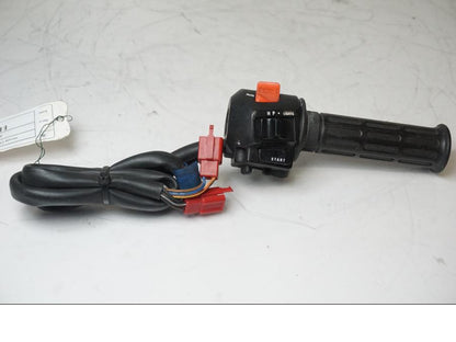 Framsidan på Styrelreglage från en Honda CBR 600 -1995 motorcykel.