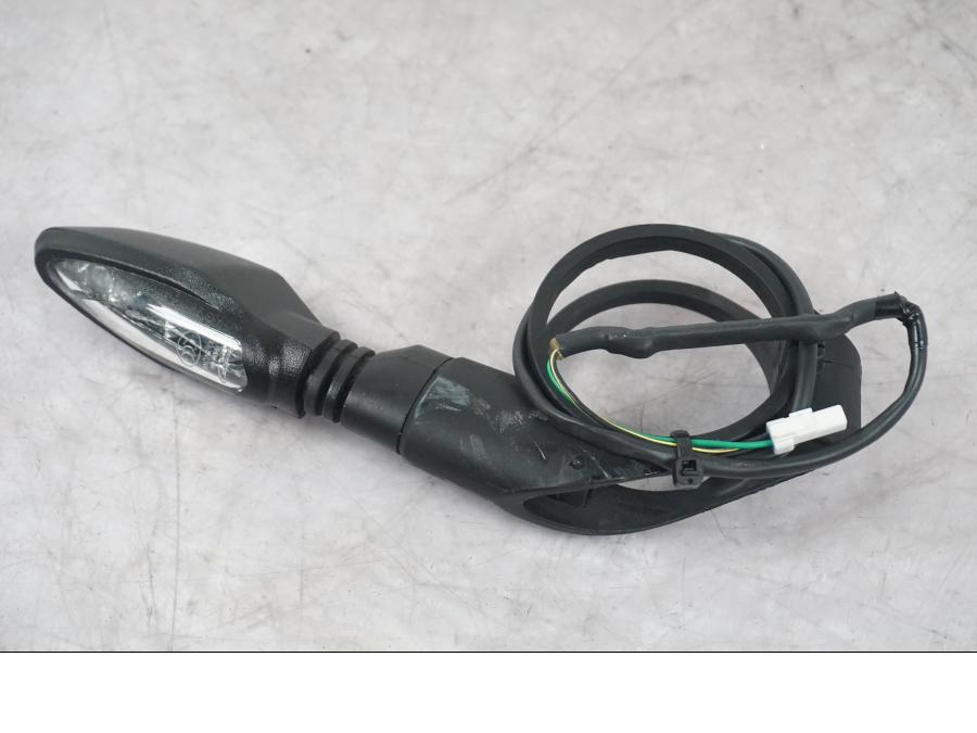 Framsidan på Blinkers LED från en KTM 1290 Super Duke R -2022 motorcykel.