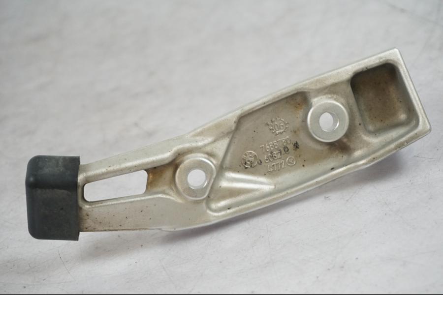 Vänster sida på Fotpinnefäste från en BMW R 1200 R -2007 motorcykel.